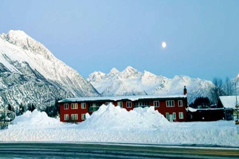 Totem Hotel And Suites Valdez Bagian luar foto
