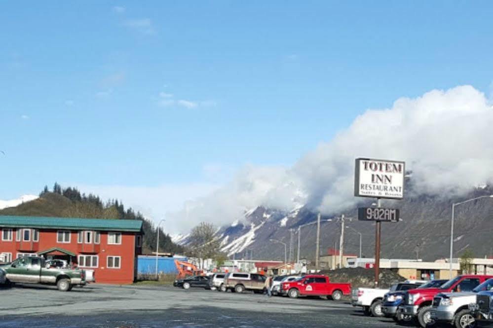 Totem Hotel And Suites Valdez Bagian luar foto