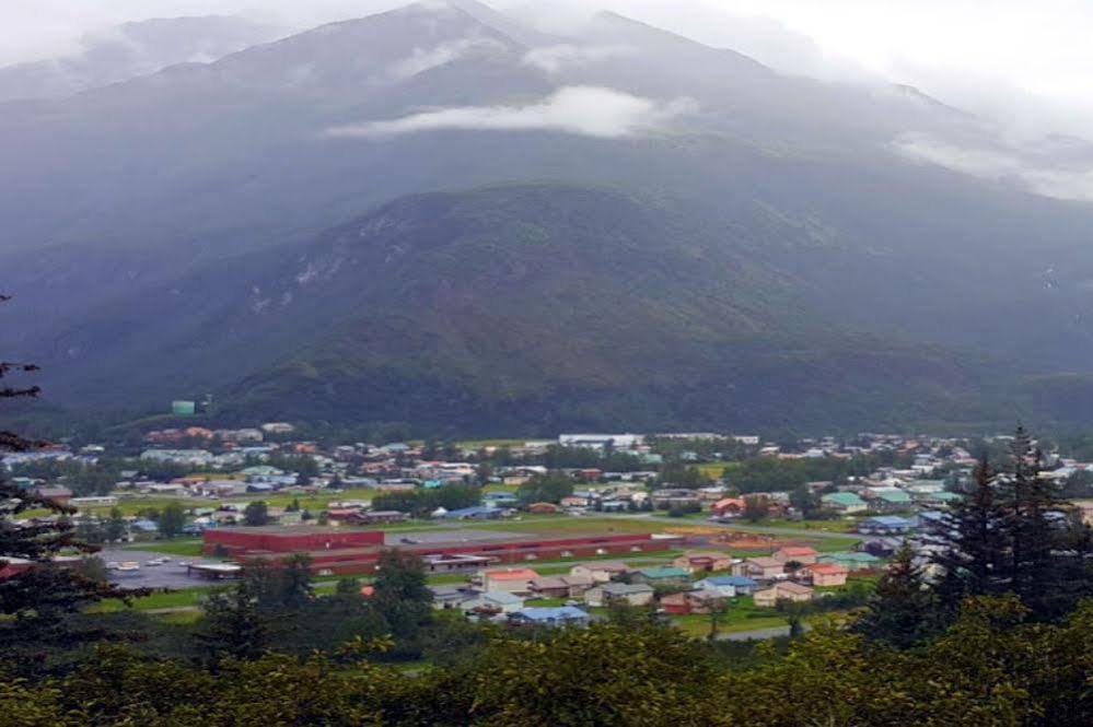Totem Hotel And Suites Valdez Bagian luar foto