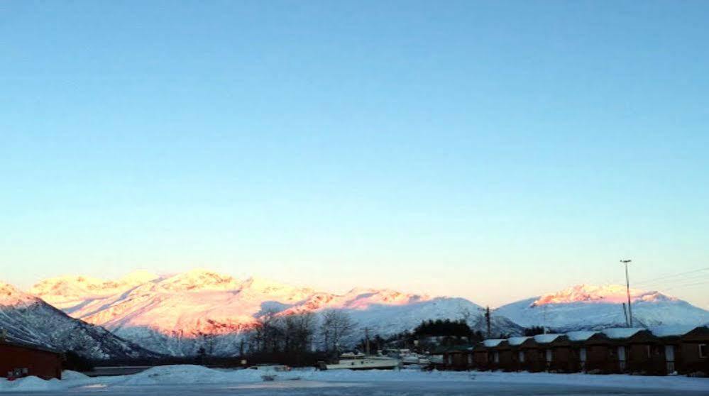 Totem Hotel And Suites Valdez Bagian luar foto