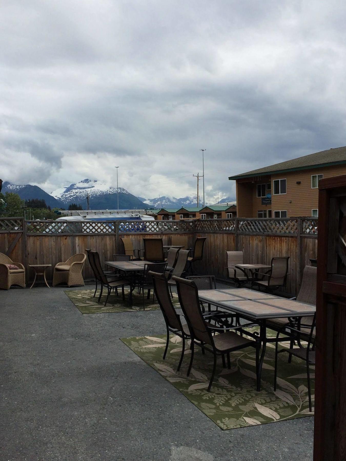 Totem Hotel And Suites Valdez Bagian luar foto